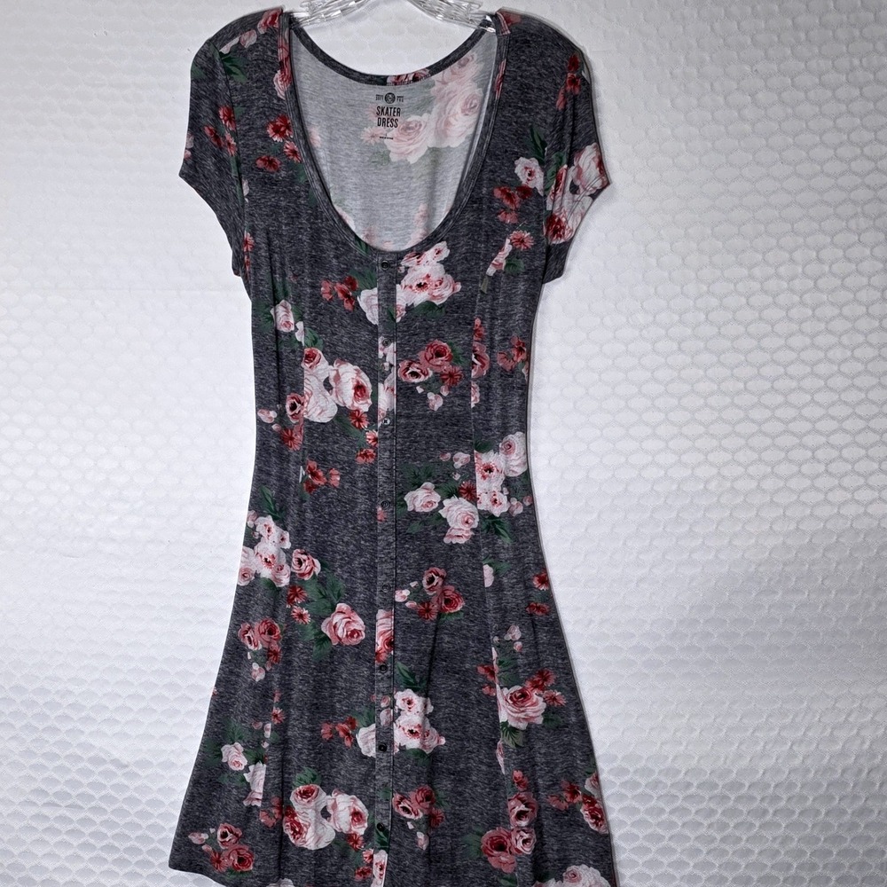 SO Perfectly Soft Skater Dress L Gray Floral Short Sleeve Faux Button/Lace Up